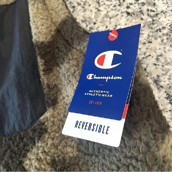 Champion Reversible Vest w/Military Print Fleece Upper and Black Nylon Internal - Picture 14 of 15